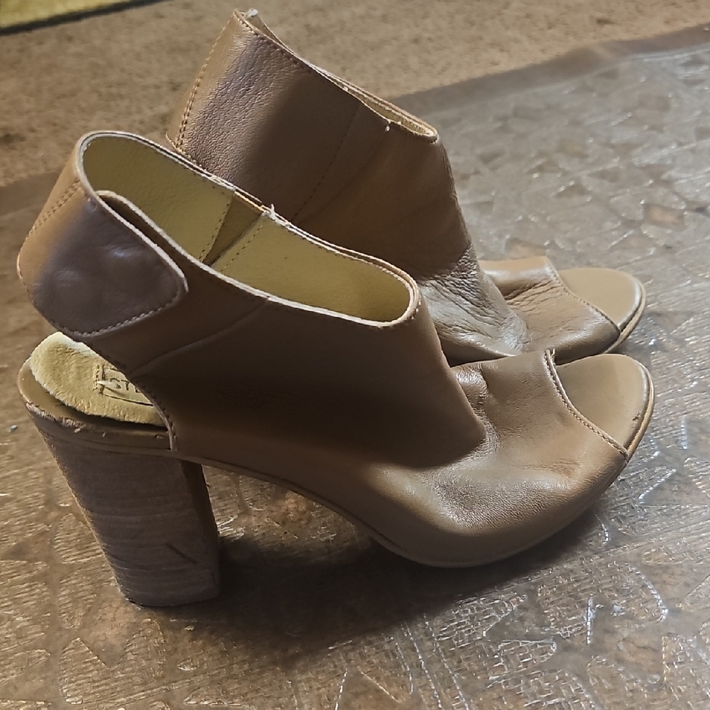 Steve Madden Tan Heeled Boots with Peep-Toe Design